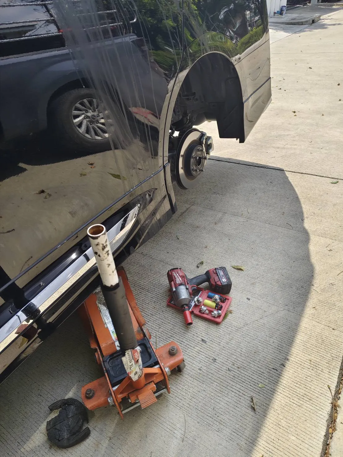 ผลงานปะยางนอกสถานที่ กลางวัน อ่อนนุช